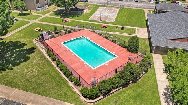 Photo - Welcome to Oxford Pointe Apartments – Comf...