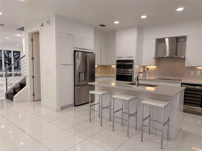 Photo - 10330 NW 66th St