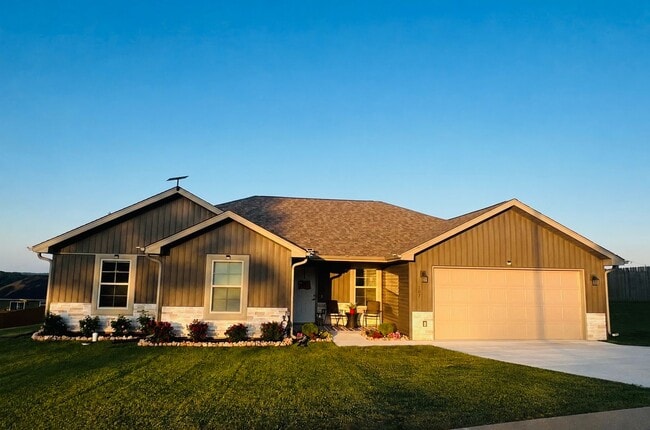 Building Photo - Modern 3-Bedroom Home with Premium Finishes