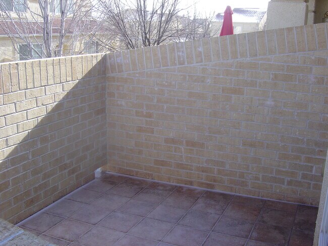 enclosed patio - 4147 Outlook Blvd