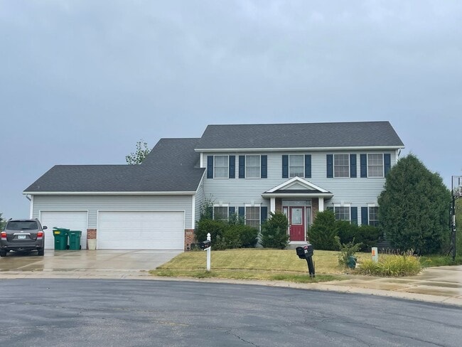 Building Photo - Five Bedroom Home in NE Rochester MN