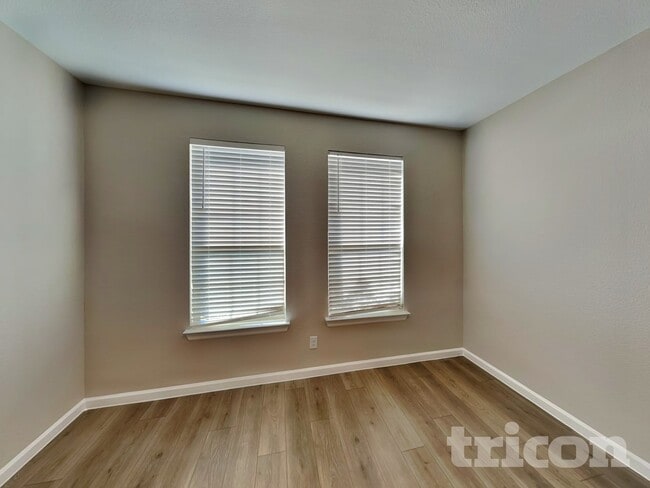 Photo - 540 Hazeltine Rd