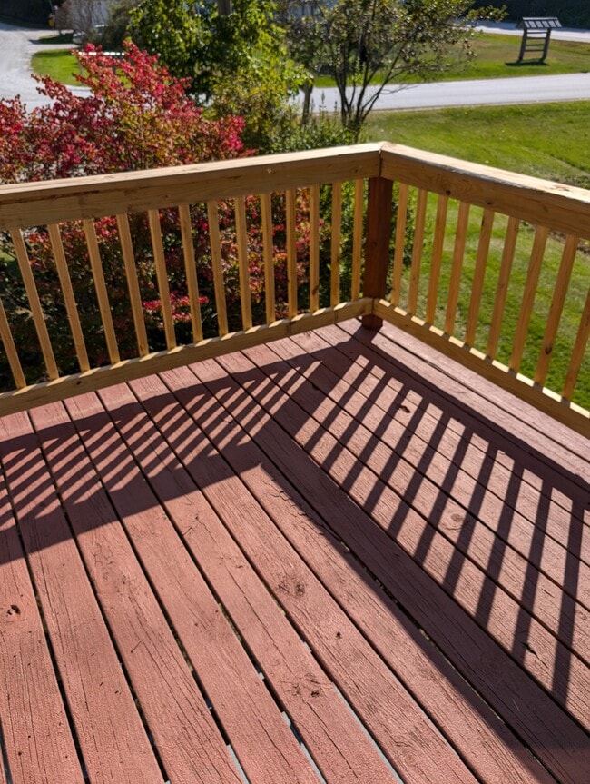 Side deck off of main floor living room - 37 Sangamon Rd