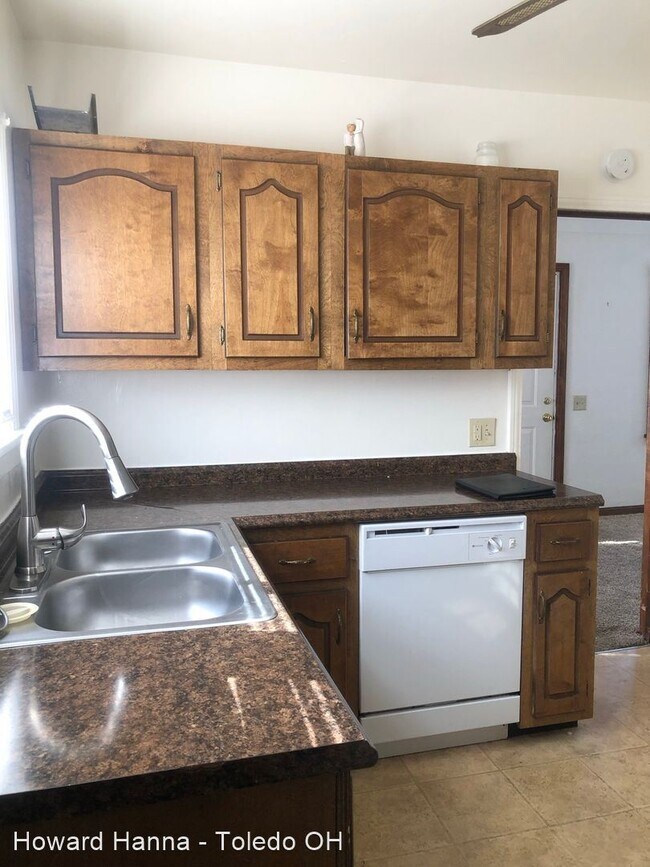 Photo - 3 br, 2 bath House - 555 Woodsdale Ave.