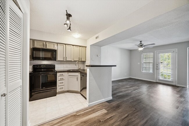 Photo - 1710 W T C Jester Blvd