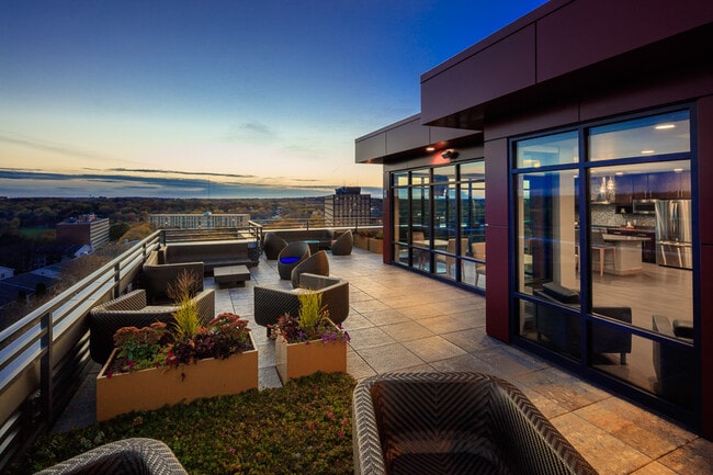 Building Photo - Venture Rental