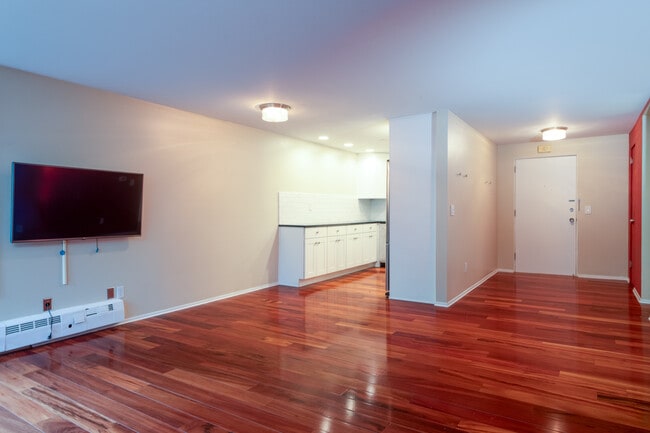 Photo - 1600 43rd Ave E