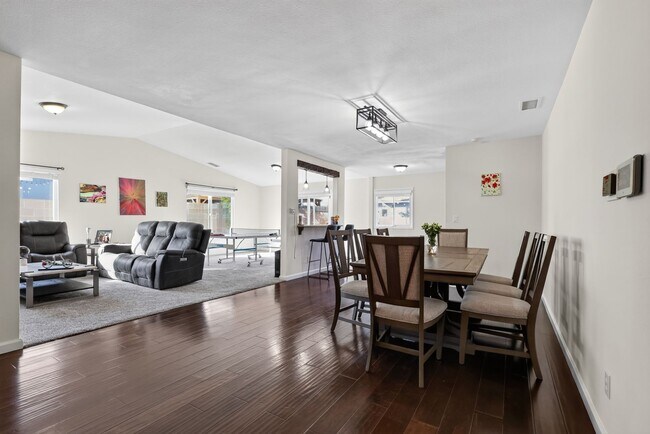832 Alvin St