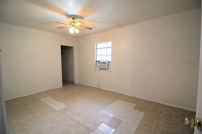Photo - Cute 3 Bedroom, 1 Bath Close to Downtown San Antonio.