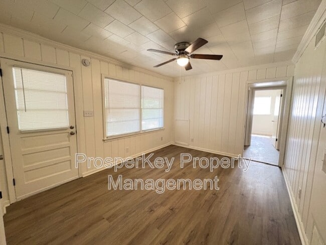 Photo - 2736 Chevy Chase Dr