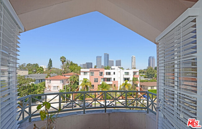 Building Photo - 2015 S Beverly Glen Blvd Unit 402 Rental