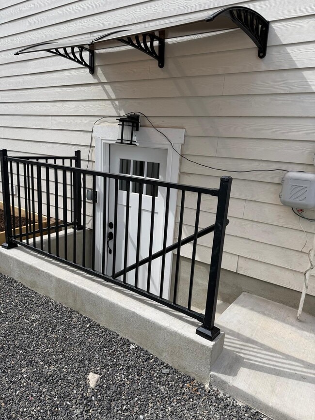 Building Photo - 13836 S Greenford Ln
