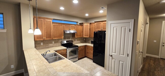 *MOVE IN SPECIAL* $700 off first months re... - *MOVE IN SPECIAL* $700 off first months re... Casa