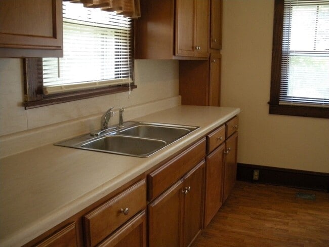 Photo - 2 Bdrm / 1 Bath Brick Cottage Kingsport, TN