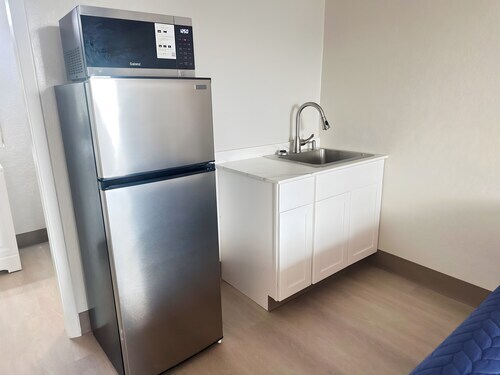 Photo - 4645 N Socrum Loop Rd Unidad King Studio Renovated