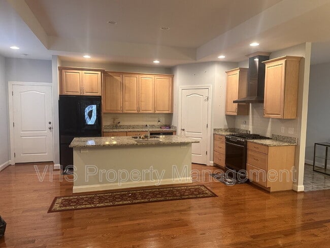 Photo - 2400 Lakeview Pkwy