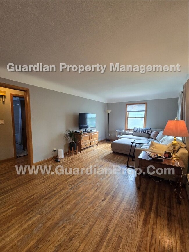 Photo - Bloomington Single Family Home, 2 Car Garage, new kitchen appliances!