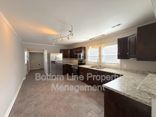 Photo - 1024 E 10th St