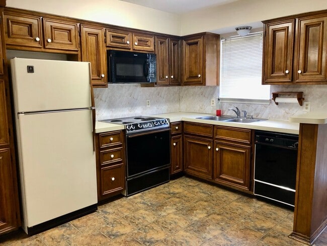 Photo - 1300 Speight Ave
