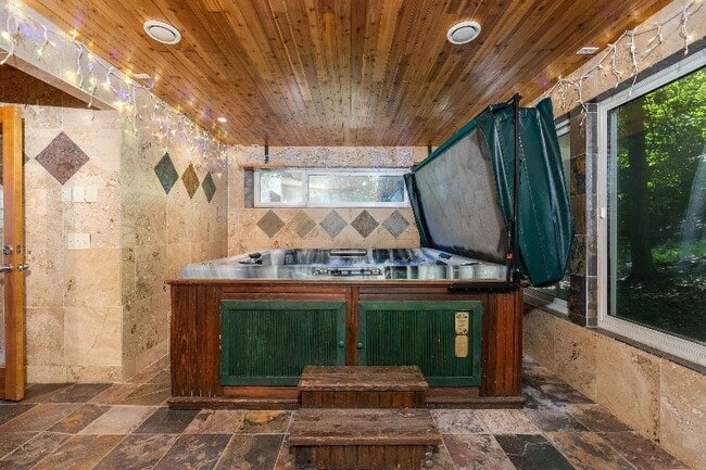 Photo - 125 Shirley St