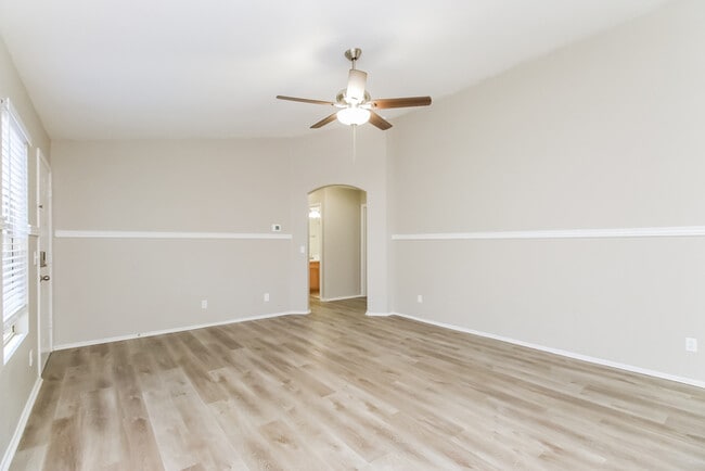 Photo - 525 S St Claire