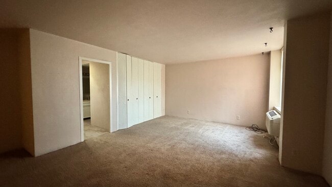 Building Photo - 7520 Hornwood Dr Unit 405