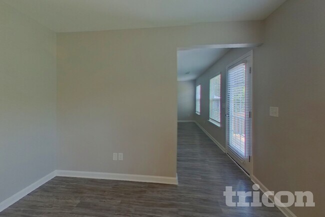 Photo - 304 Longfellows Ln