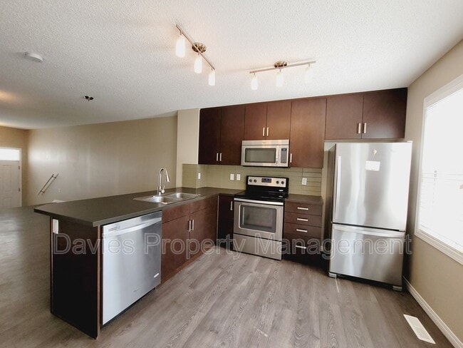 Photo - 9151 Shaw Way SW