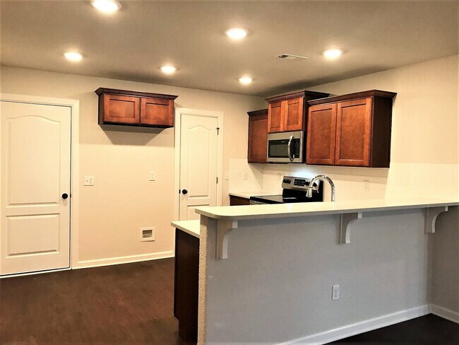 1302 Eagle Ct