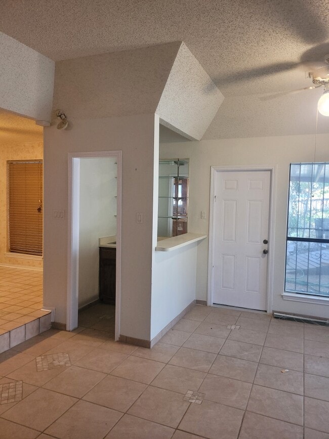 Building Photo - 17915 Summer Knoll Dr Rental