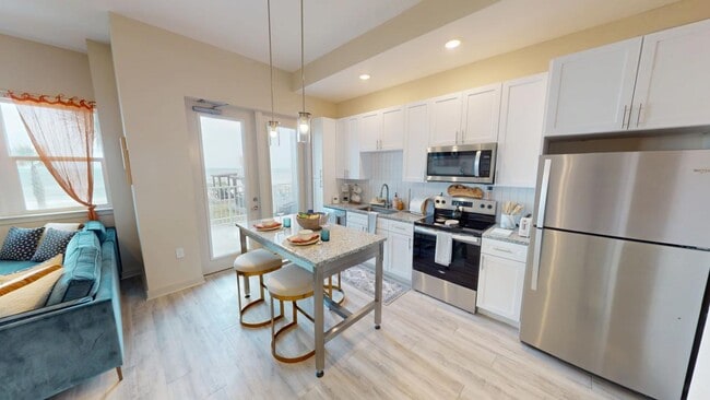 Experimente la exclusividad: deléitese con islas hechas a medida en cada unidad - Triton Cay - Daytona Apartments