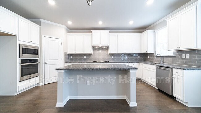 209 Paxton LN