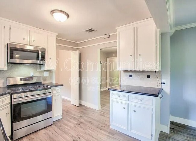 Photo - 810 Charles Rd