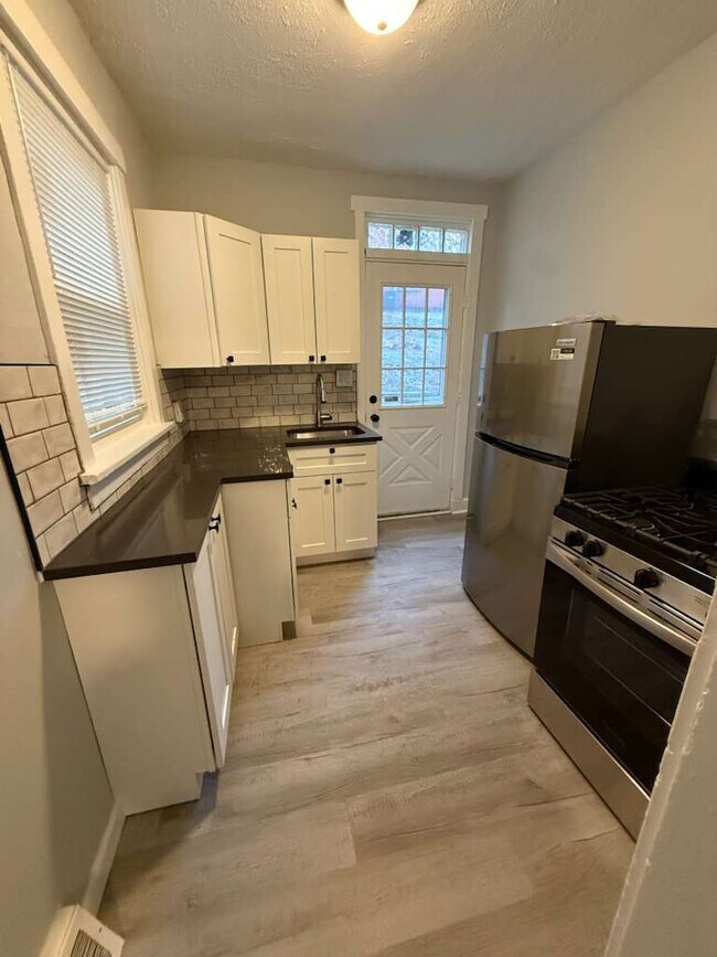 Photo - 1659 Methyl St