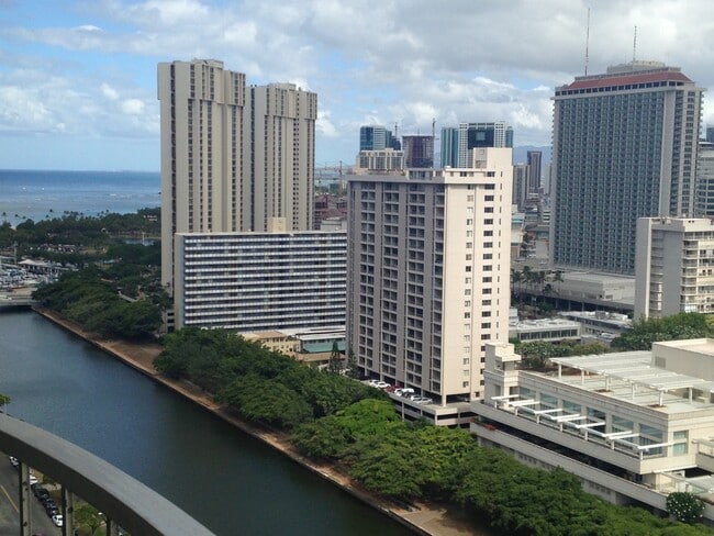 Building Photo - 1717 Ala Wai Blvd Unit 2502