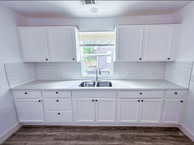 Photo - 2555 Pierce St