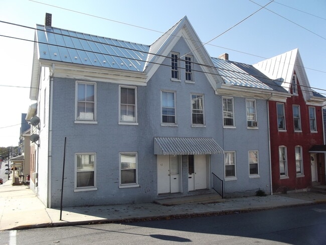 Building Photo - 40 S Penn St Rental
