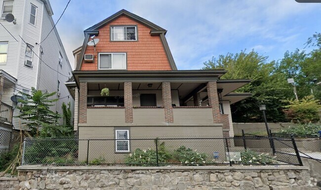 Building Photo - 60 Cottage St Unit 1 Rental