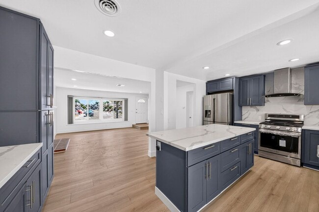 8321 Santa Margarita Ln