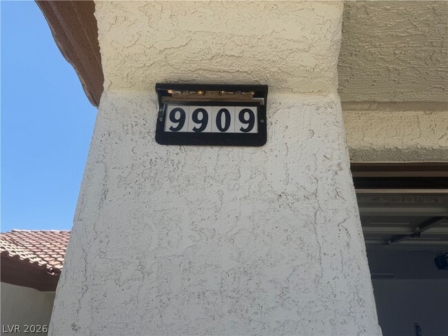 Building Photo - 9909 Bundella Dr