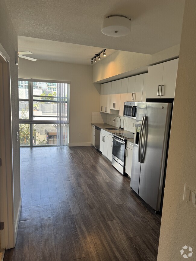 Building Photo - 430 NE 31st St Unit S1 Rental