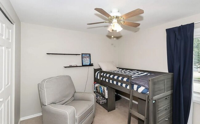 Photo - 826 S Salem Dr