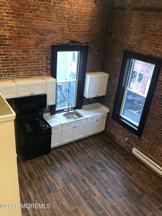 Building Photo - 36 W Front St Unit D