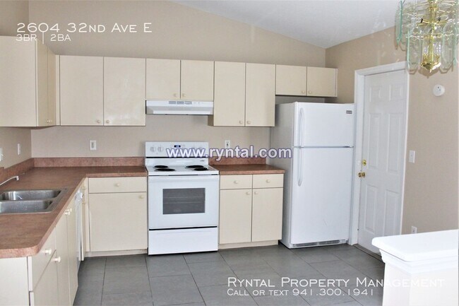 Photo - 2604 32nd Ave E