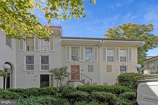 Photo - 206 G St SW