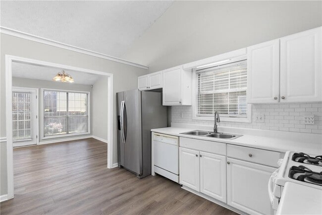 Photo - 2110 Racquet Club Cir NW