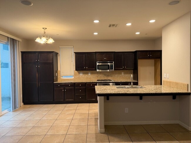 Photo - 3569 Magnificent Way