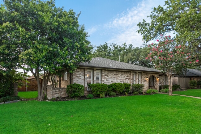 Photo - 16095 Longvista Dr