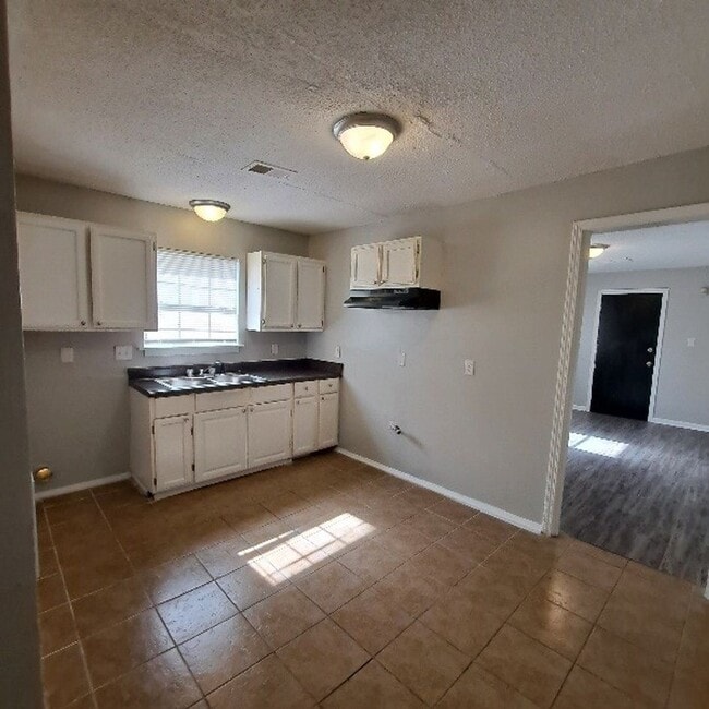 Photo - 2717 Carnes Ave