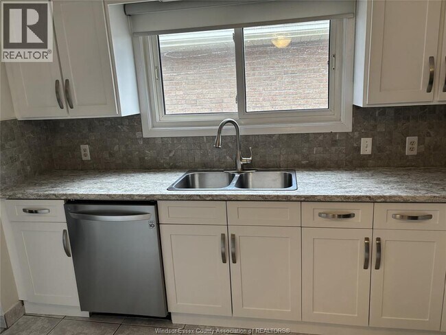 Photo - 3154 Regis Ave